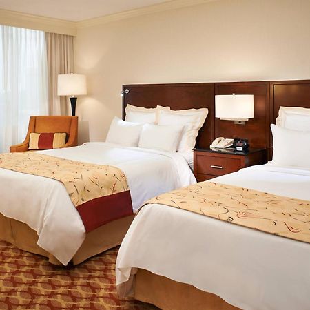 Indianapolis Marriott East Hotel Bagian luar foto