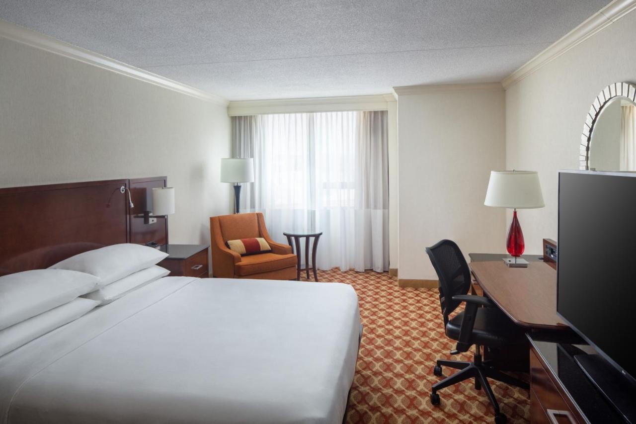 Indianapolis Marriott East Hotel Bagian luar foto