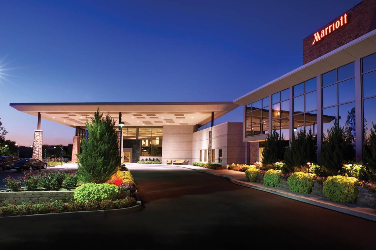 Indianapolis Marriott East Hotel Bagian luar foto