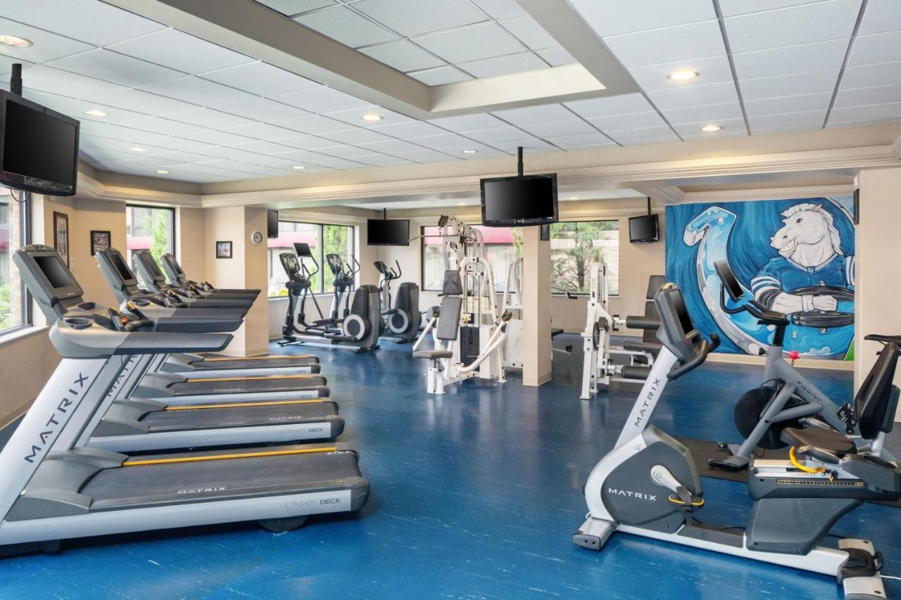 Indianapolis Marriott East Hotel Bagian luar foto