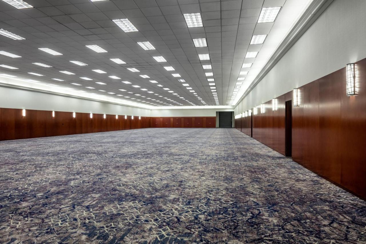 Indianapolis Marriott East Hotel Bagian luar foto