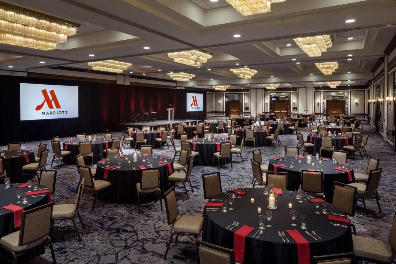 Indianapolis Marriott East Hotel Bagian luar foto
