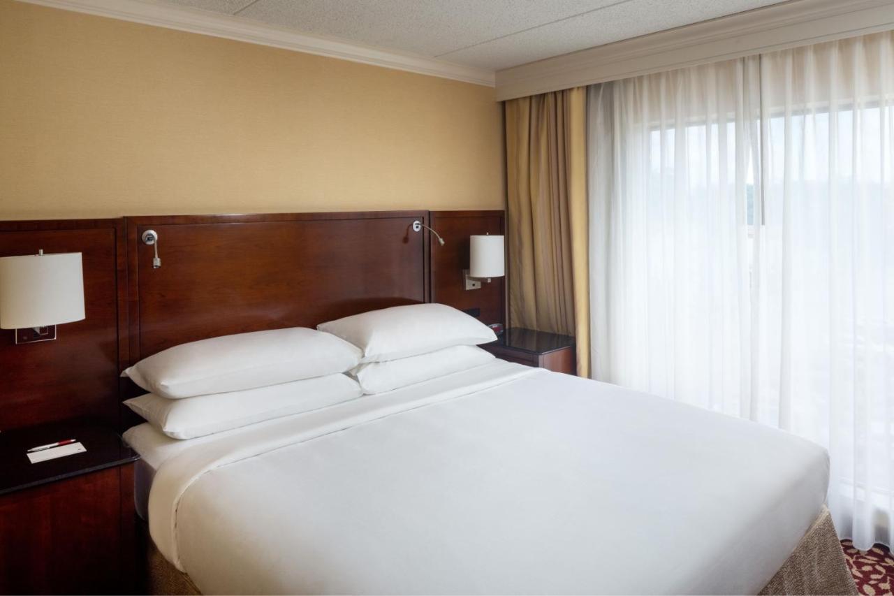 Indianapolis Marriott East Hotel Bagian luar foto