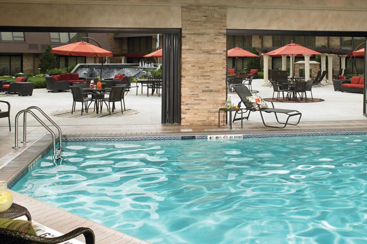 Indianapolis Marriott East Hotel Bagian luar foto
