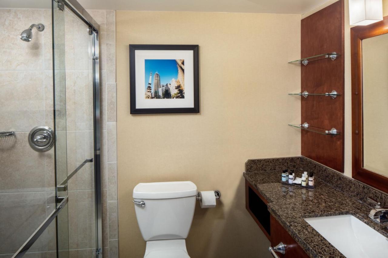 Indianapolis Marriott East Hotel Bagian luar foto