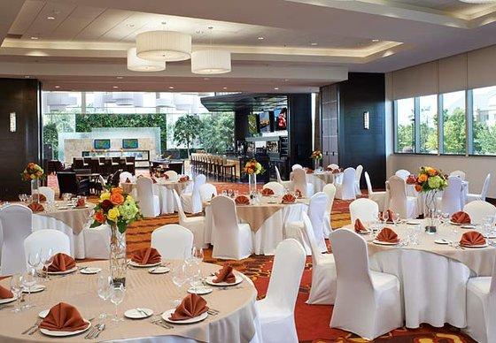 Indianapolis Marriott East Hotel Bagian luar foto