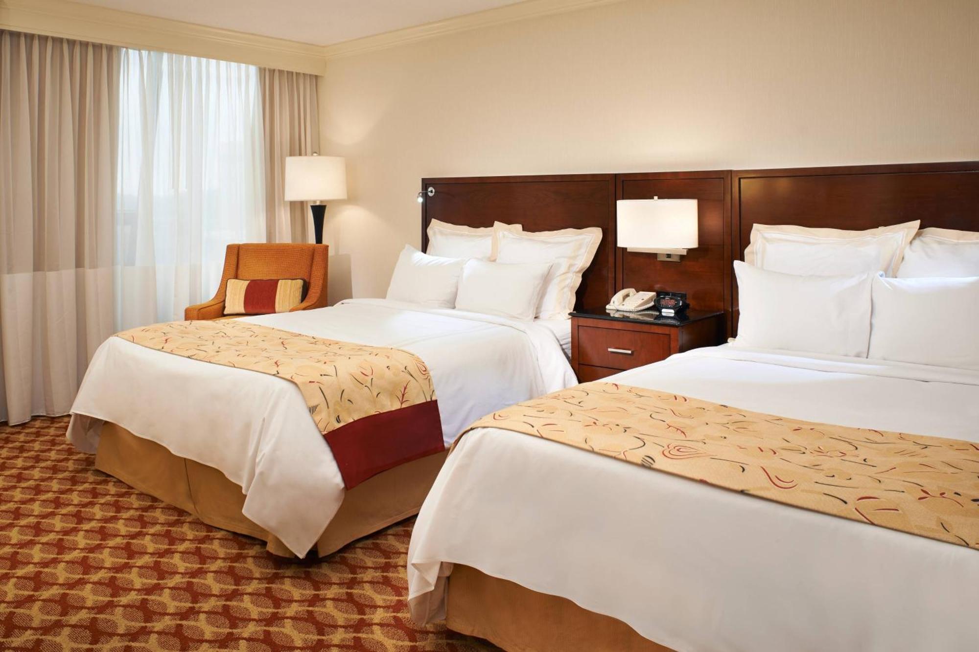 Indianapolis Marriott East Hotel Bagian luar foto