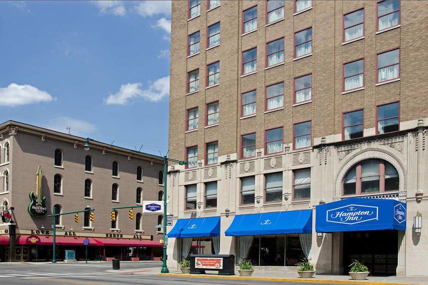 Indianapolis Marriott East Hotel Bagian luar foto