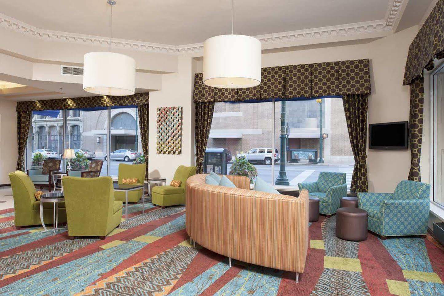 Indianapolis Marriott East Hotel Bagian luar foto