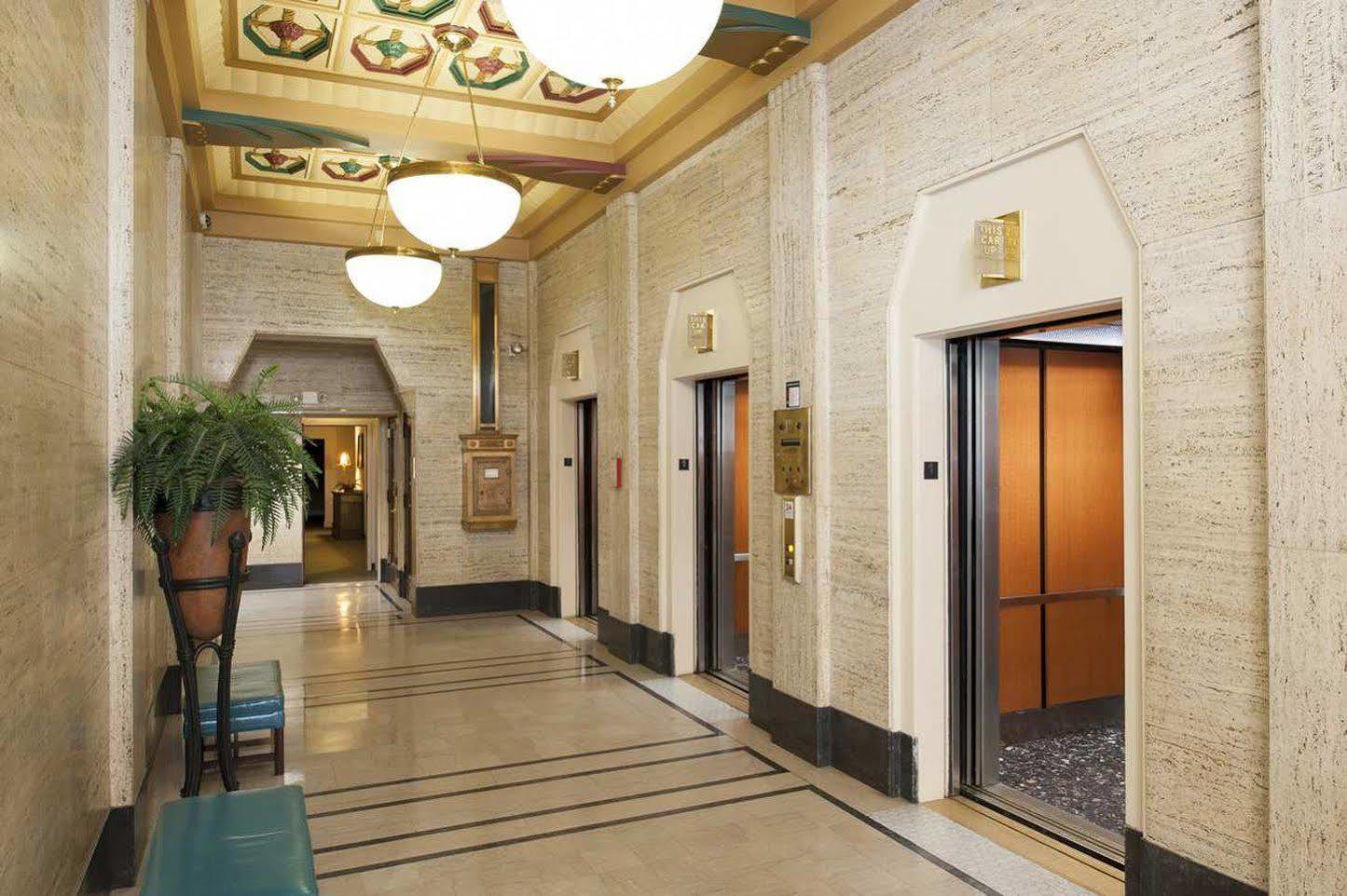 Indianapolis Marriott East Hotel Bagian luar foto