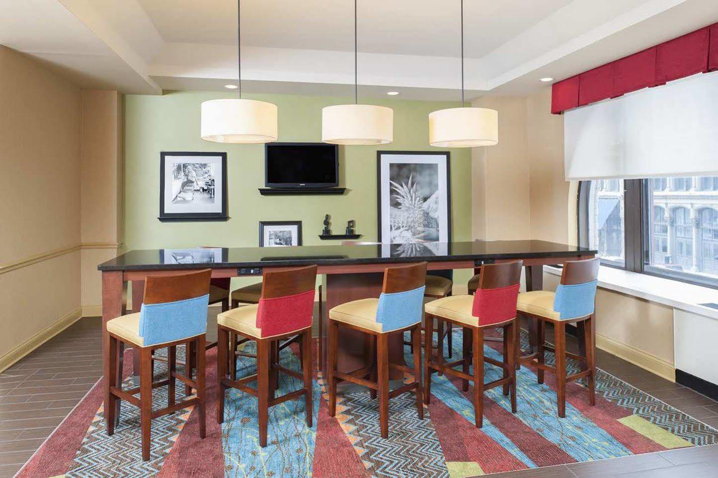 Indianapolis Marriott East Hotel Bagian luar foto