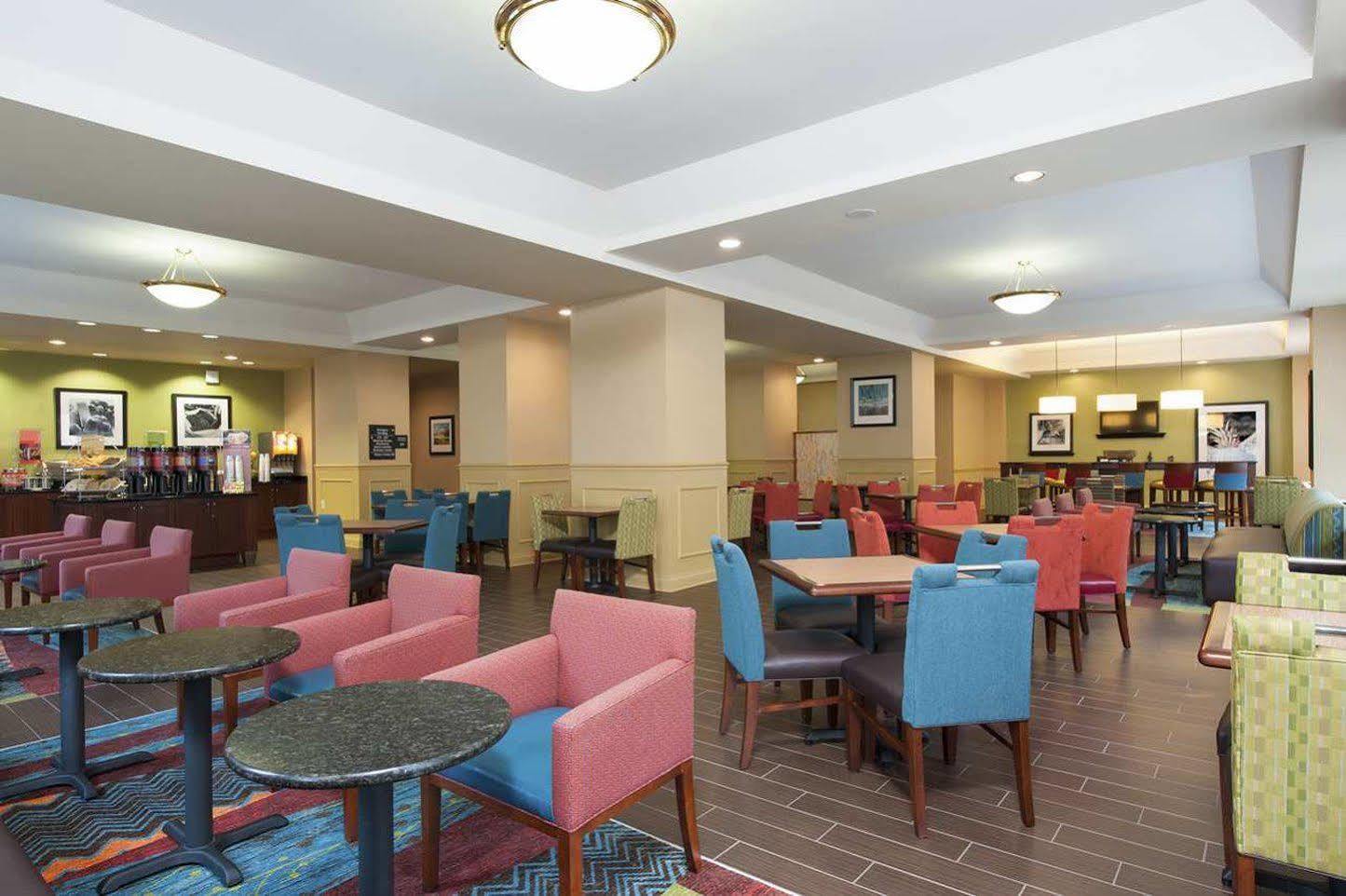Indianapolis Marriott East Hotel Bagian luar foto