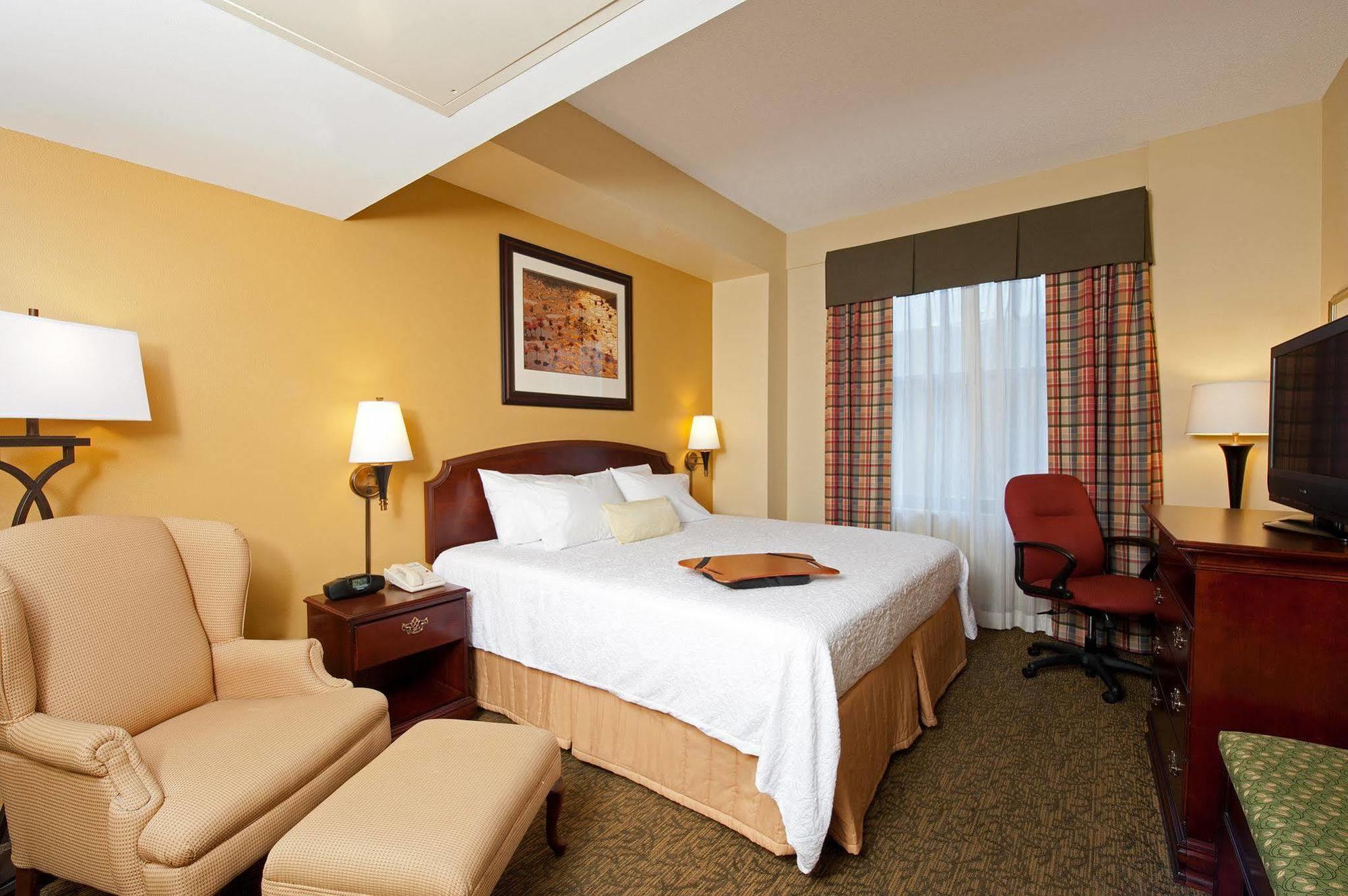 Indianapolis Marriott East Hotel Bagian luar foto