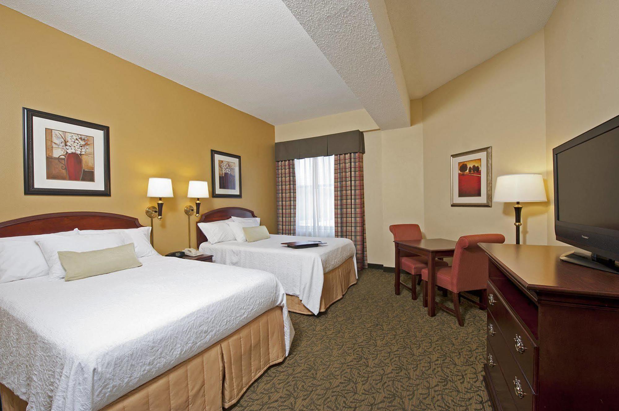 Indianapolis Marriott East Hotel Bagian luar foto
