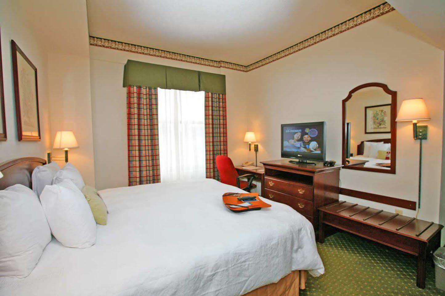 Indianapolis Marriott East Hotel Bagian luar foto