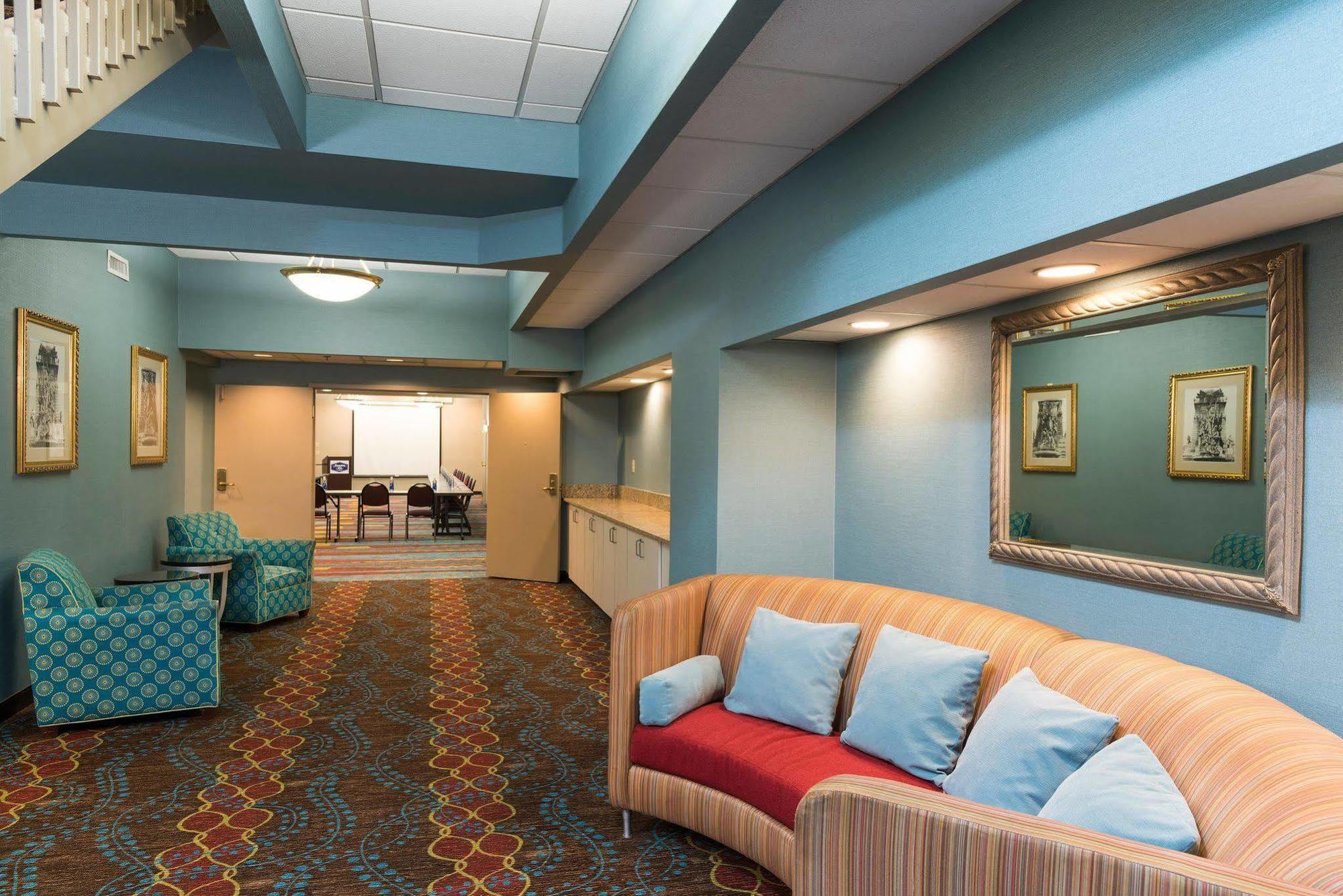 Indianapolis Marriott East Hotel Bagian luar foto
