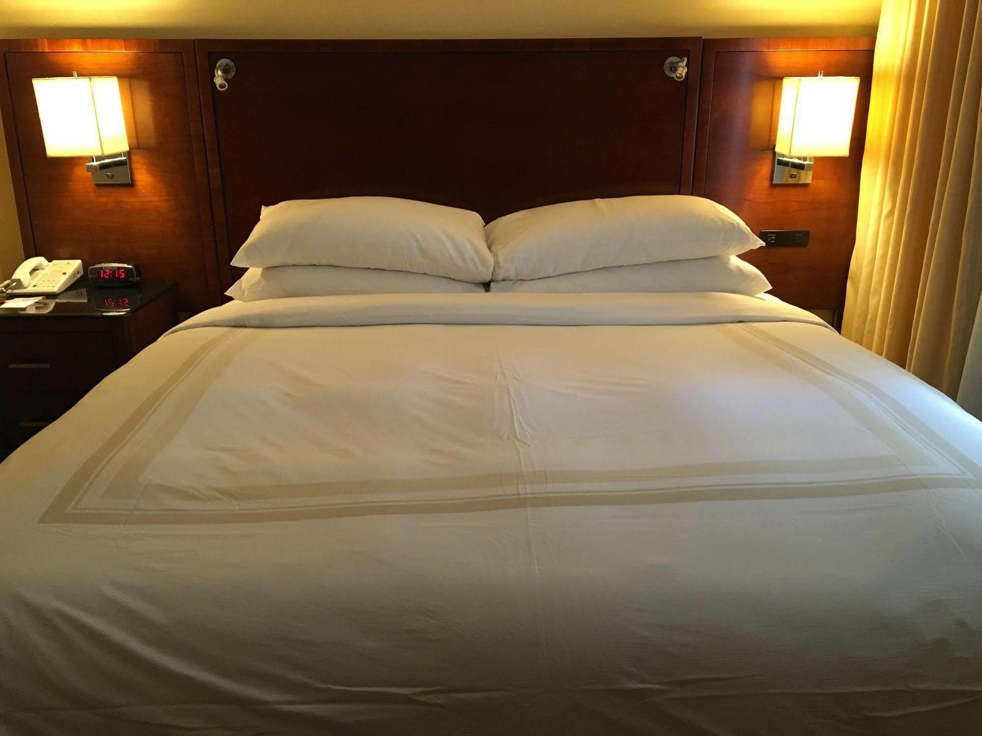 Indianapolis Marriott East Hotel Bagian luar foto