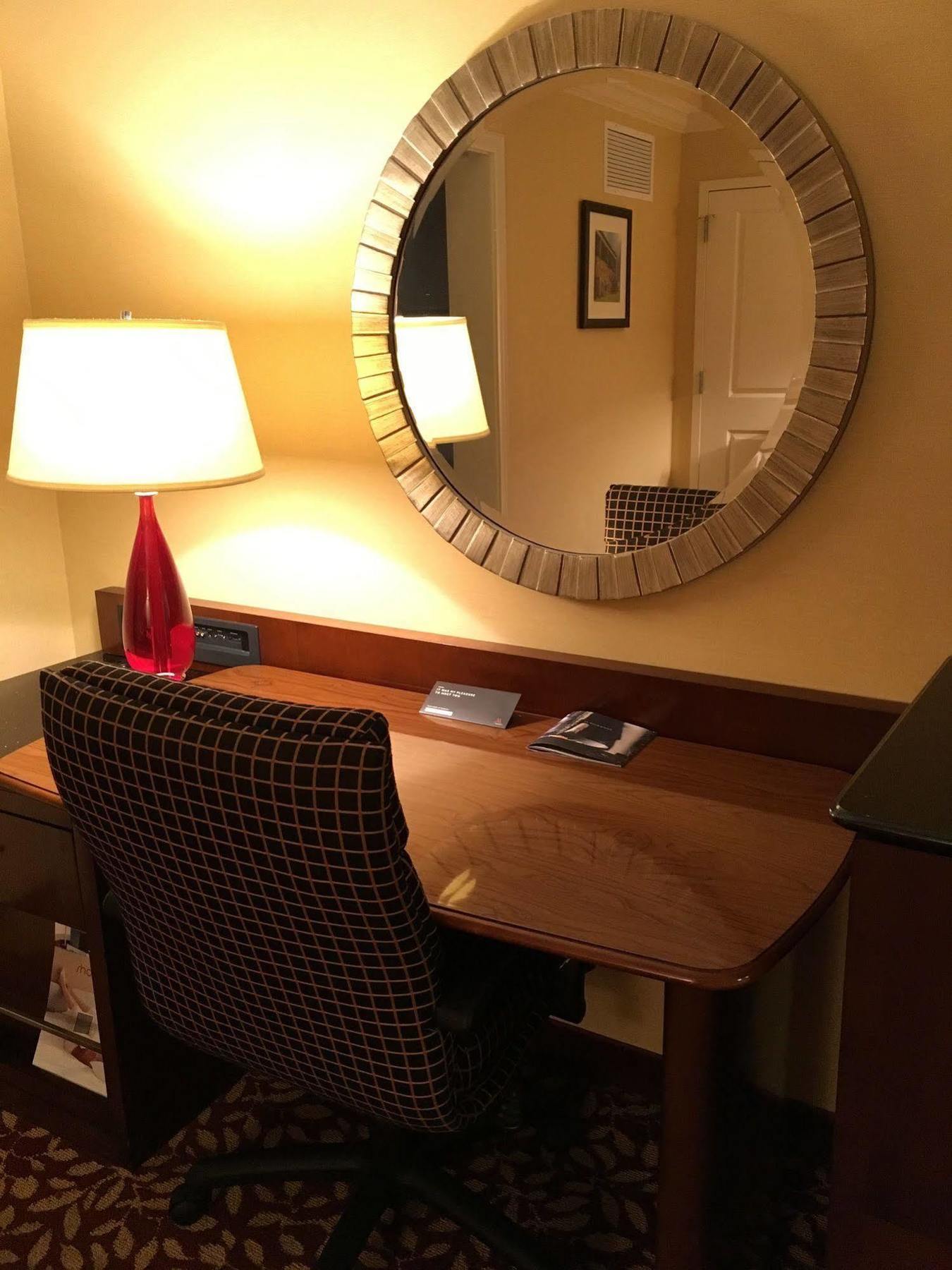 Indianapolis Marriott East Hotel Bagian luar foto