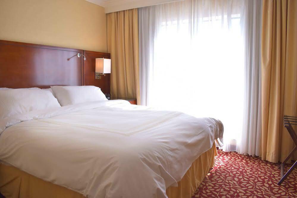 Indianapolis Marriott East Hotel Bagian luar foto