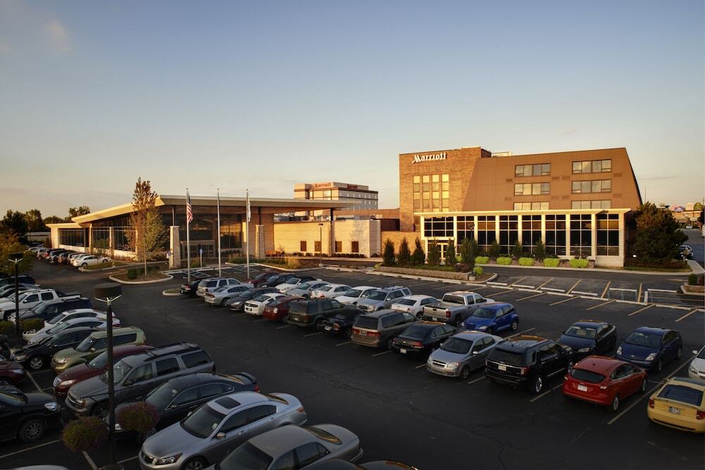 Indianapolis Marriott East Hotel Bagian luar foto